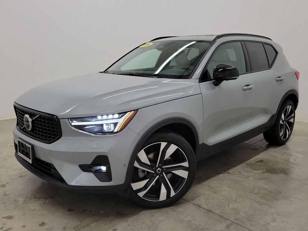 2026 Volvo XC40 B5 Ultra