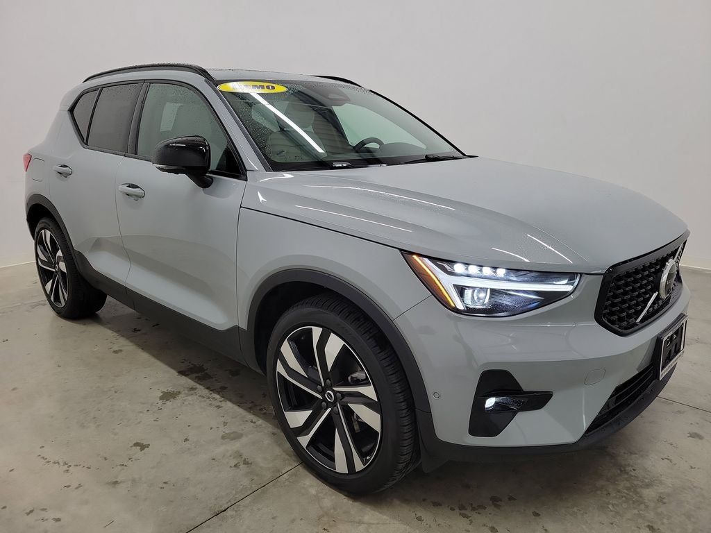 2026 Volvo XC40 B5 Ultra