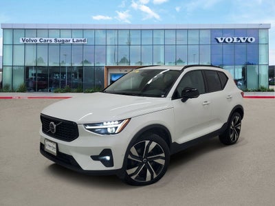 2025 Volvo XC40 B5 Ultra Dark Theme