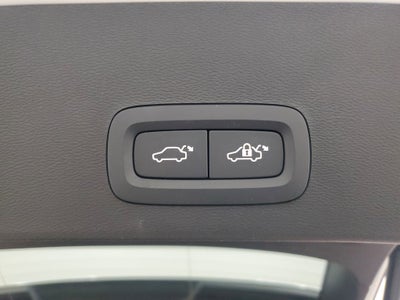 2025 Volvo XC40 B5 Ultra Dark Theme