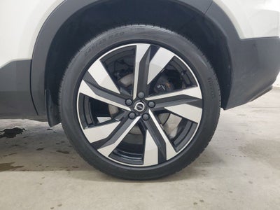 2025 Volvo XC40 B5 Ultra Dark Theme