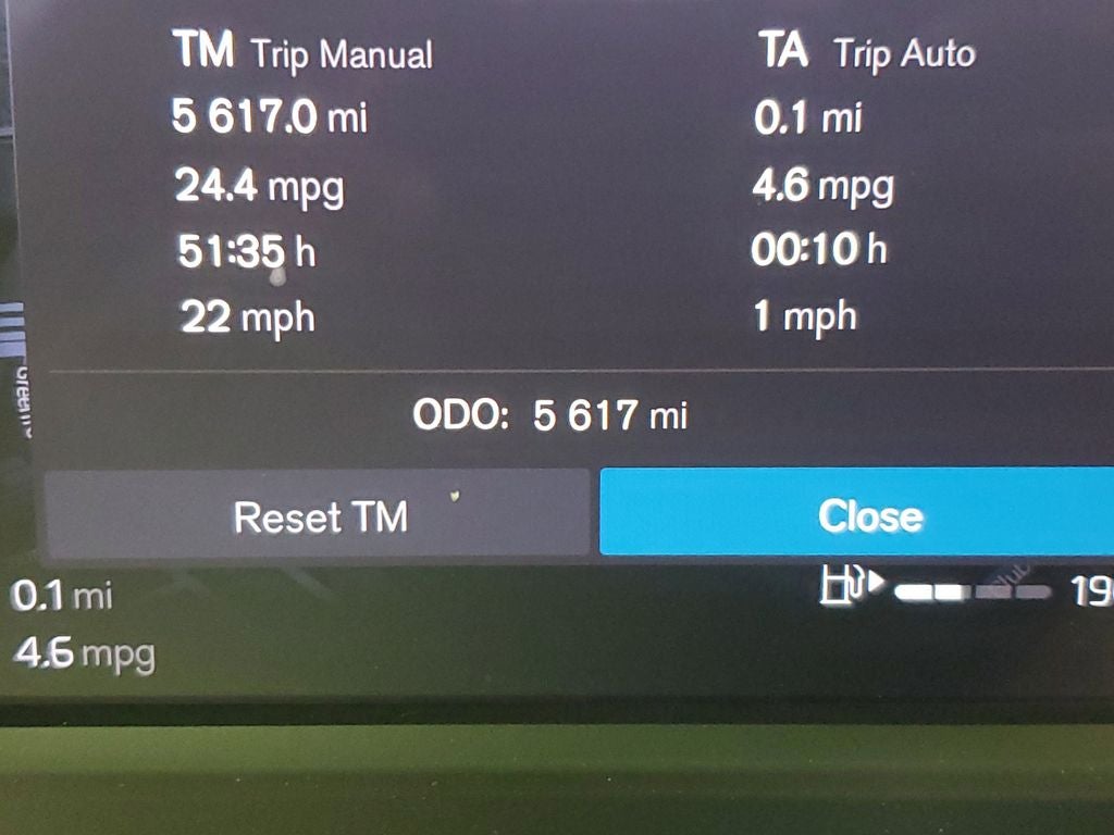 2025 Volvo XC40 B5 Ultra Dark Theme