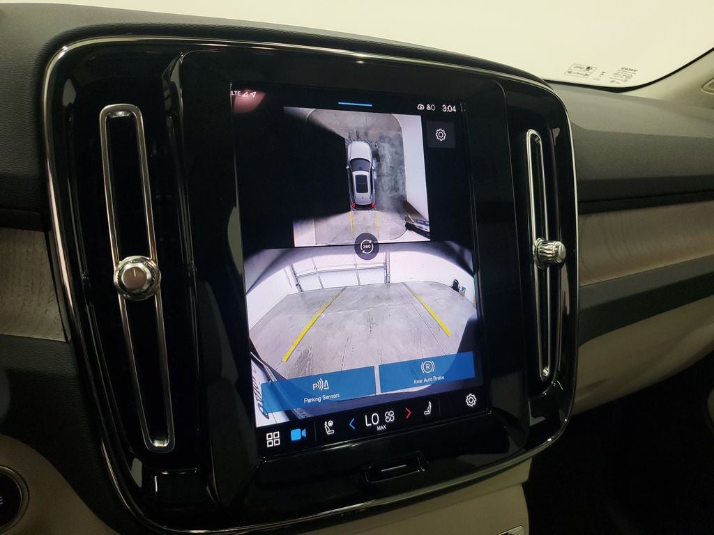 2025 Volvo XC40 B5 Ultra Dark Theme