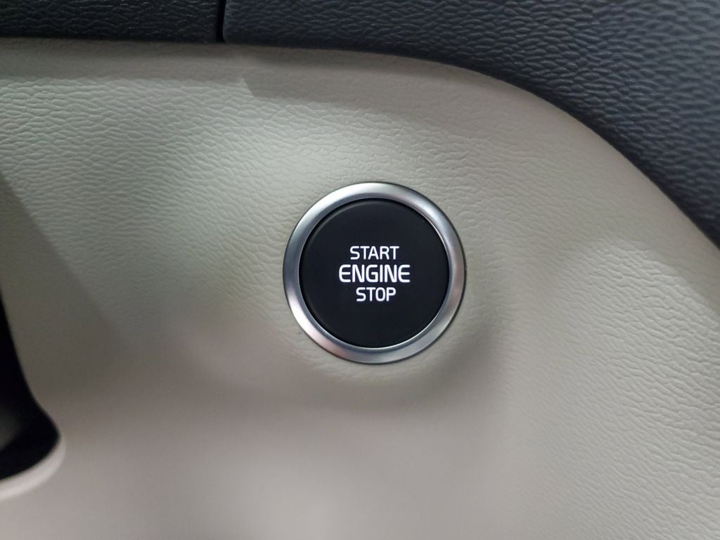 2025 Volvo XC40 B5 Ultra Dark Theme