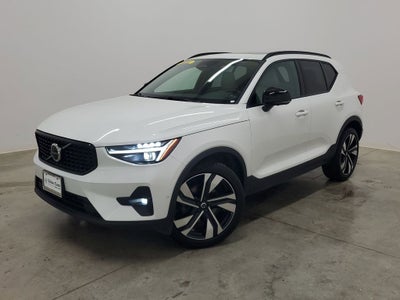 2025 Volvo XC40 B5 Ultra Dark Theme