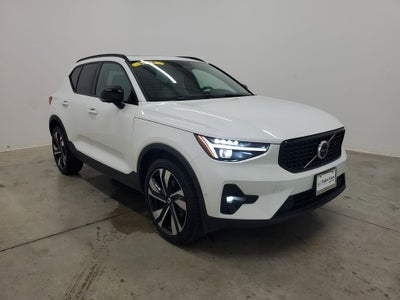 2025 Volvo XC40 B5 Ultra Dark Theme