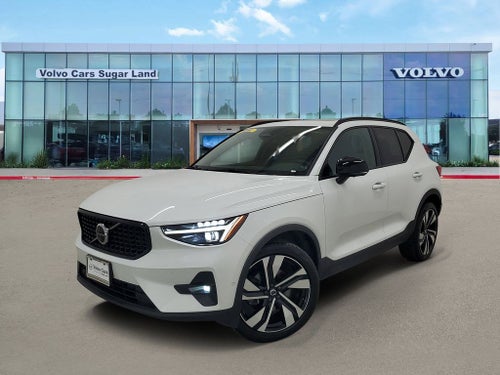 2025 Volvo XC40 B5 Ultra Dark Theme