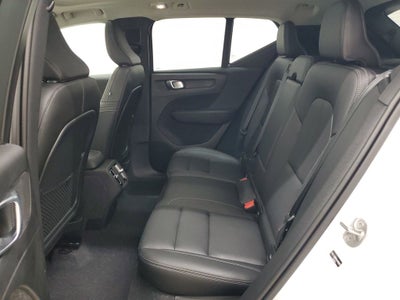 2025 Volvo XC40 B5 Ultra Dark Theme