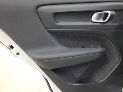 2025 Volvo XC40 B5 Ultra Dark Theme