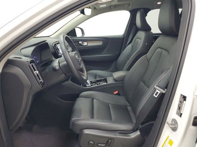 2025 Volvo XC40 B5 Ultra Dark Theme