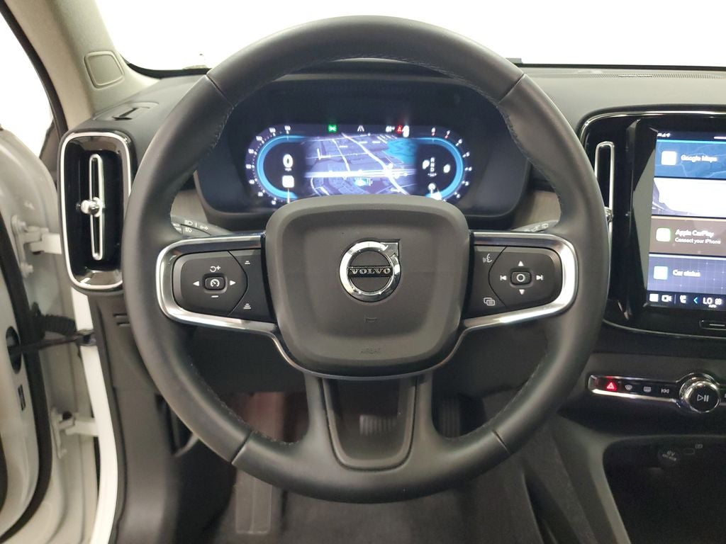 2025 Volvo XC40 B5 Ultra Dark Theme