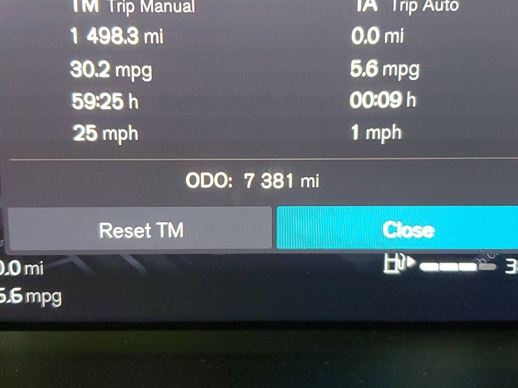 2025 Volvo XC40 B5 Ultra Dark Theme