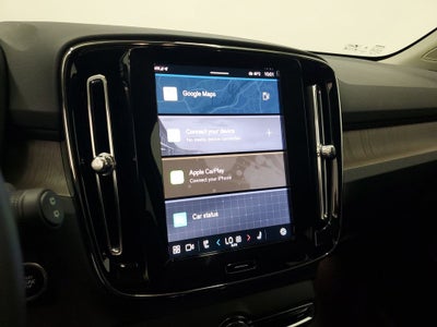 2025 Volvo XC40 B5 Ultra Dark Theme