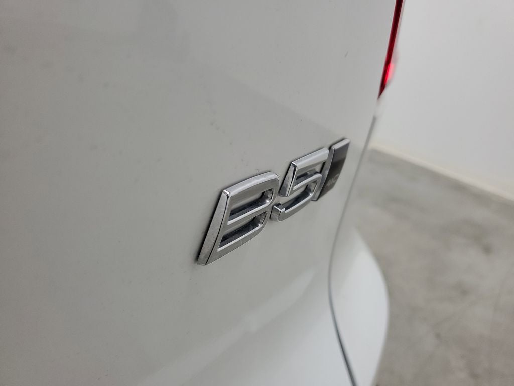 2025 Volvo XC40 B5 Ultra Dark Theme