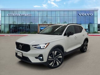 2025 Volvo XC40 B5 Ultra Dark Theme