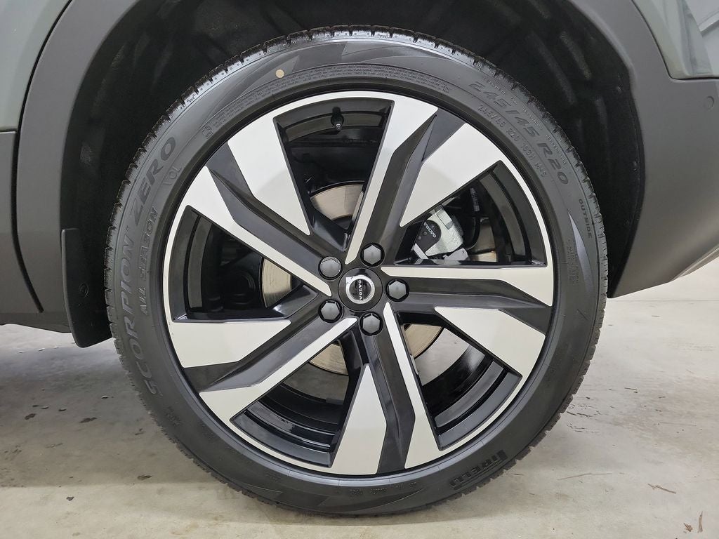 2026 Volvo XC40 B5 Ultra