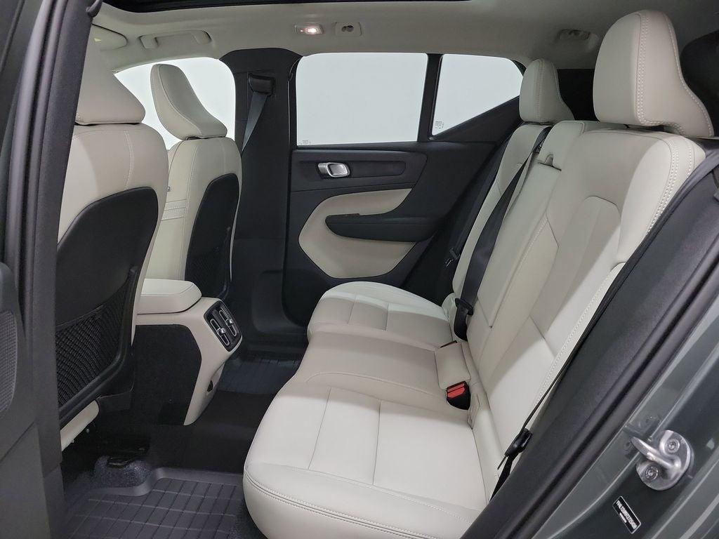 2026 Volvo XC40 B5 Ultra