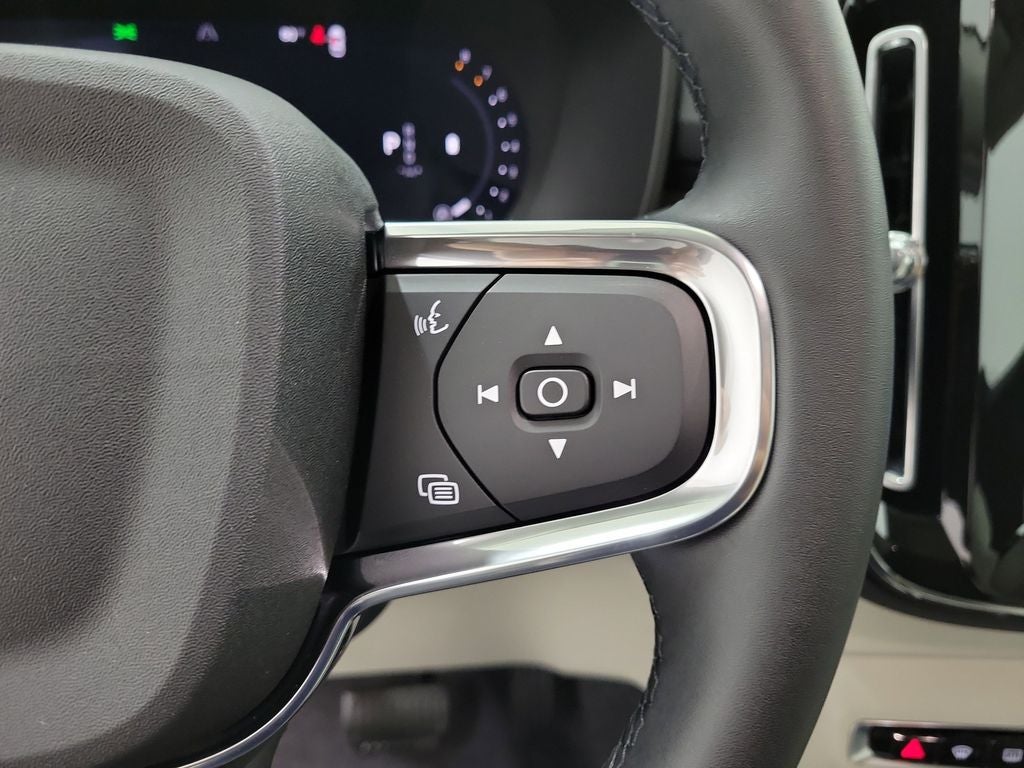 2026 Volvo XC40 B5 Ultra