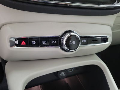 2026 Volvo XC40 B5 Ultra