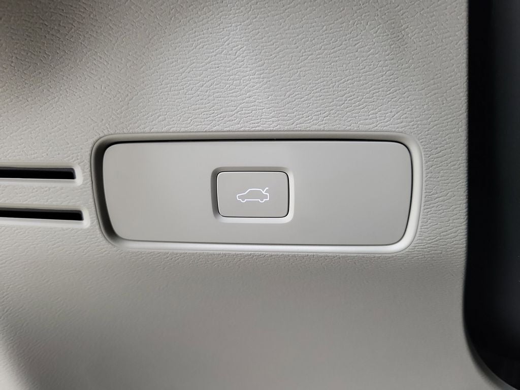 2026 Volvo XC40 B5 Ultra