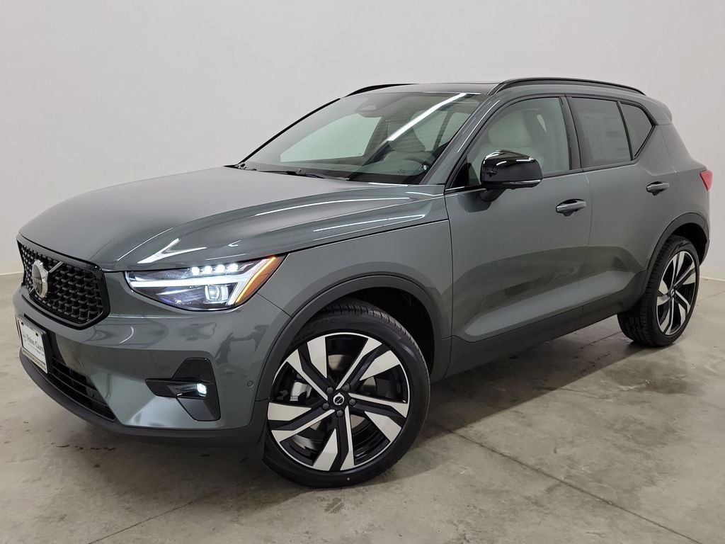 2026 Volvo XC40 B5 Ultra