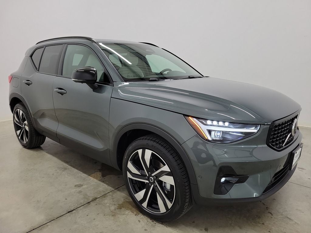 2026 Volvo XC40 B5 Ultra