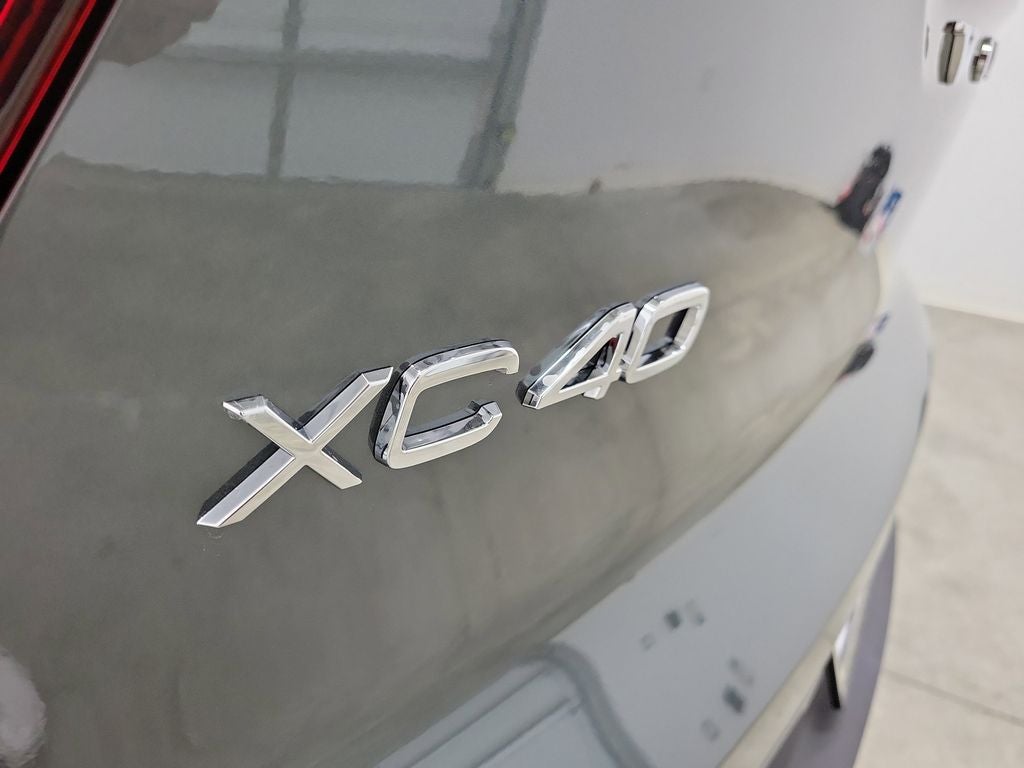 2026 Volvo XC40 B5 Ultra