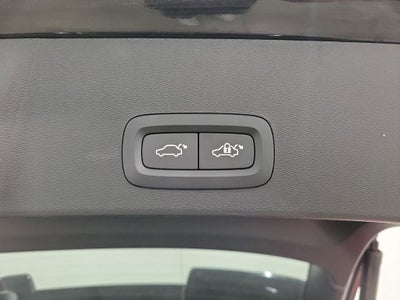 2023 Volvo XC40 B5 Plus Dark Theme