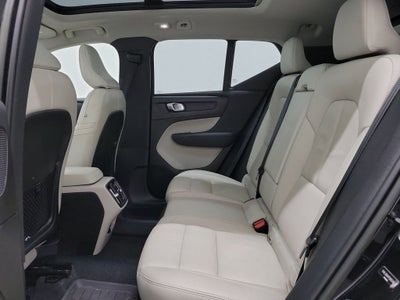 2023 Volvo XC40 B5 Plus Dark Theme