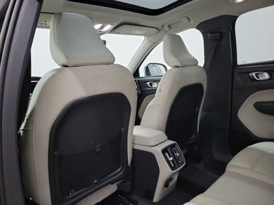 2023 Volvo XC40 B5 Plus Dark Theme