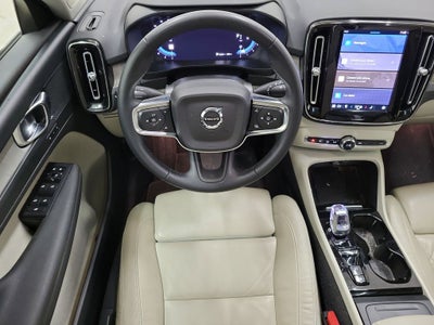 2023 Volvo XC40 B5 Plus Dark Theme