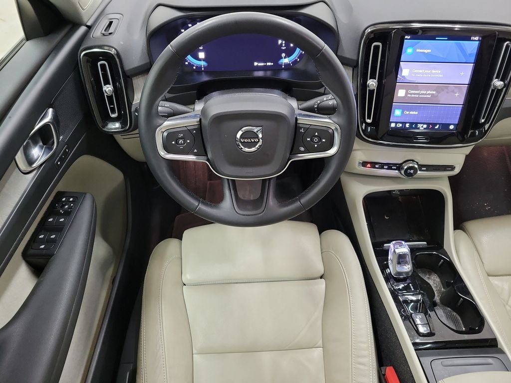 2023 Volvo XC40 B5 Plus Dark Theme