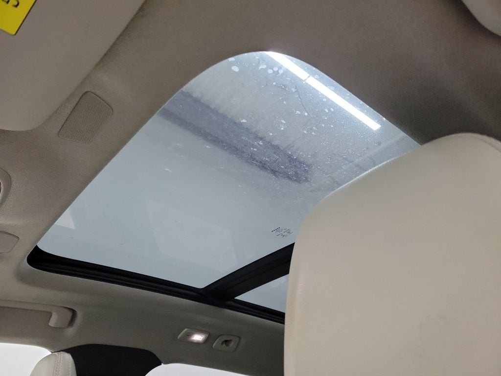 2023 Volvo XC40 B5 Plus Dark Theme