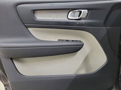 2023 Volvo XC40 B5 Plus Dark Theme