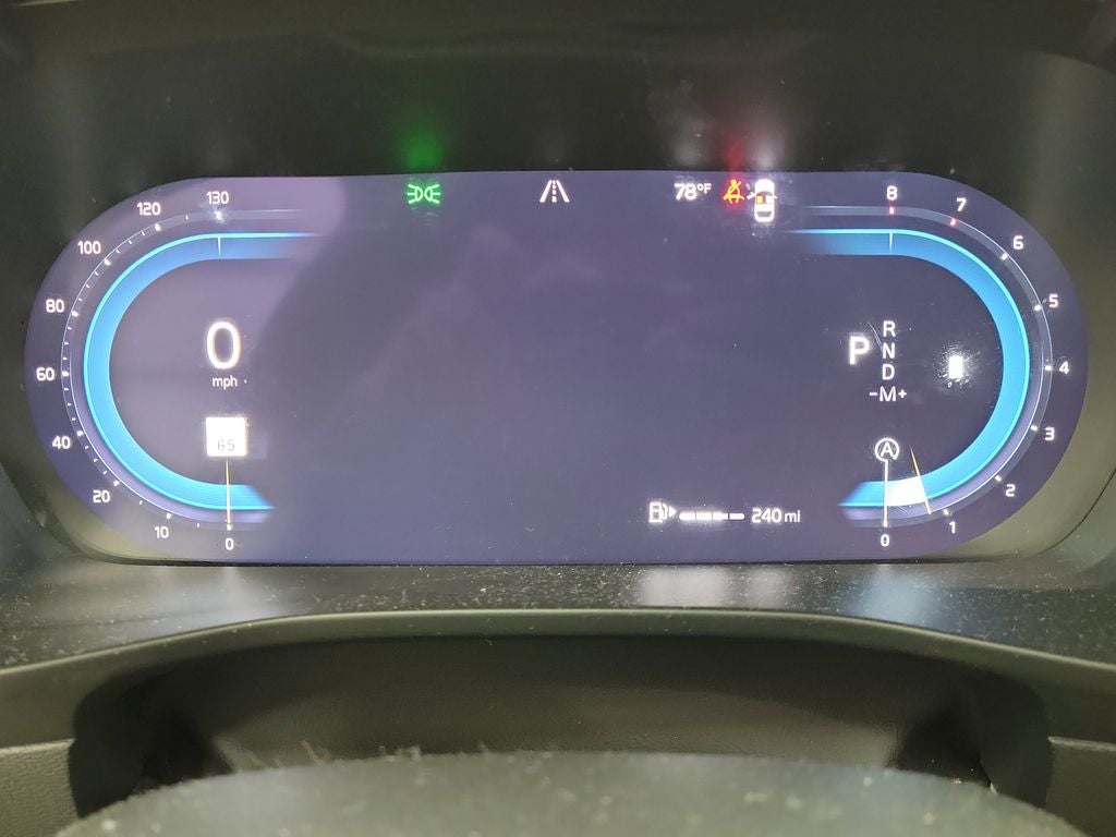 2023 Volvo XC40 B5 Plus Dark Theme