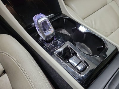 2023 Volvo XC40 B5 Plus Dark Theme