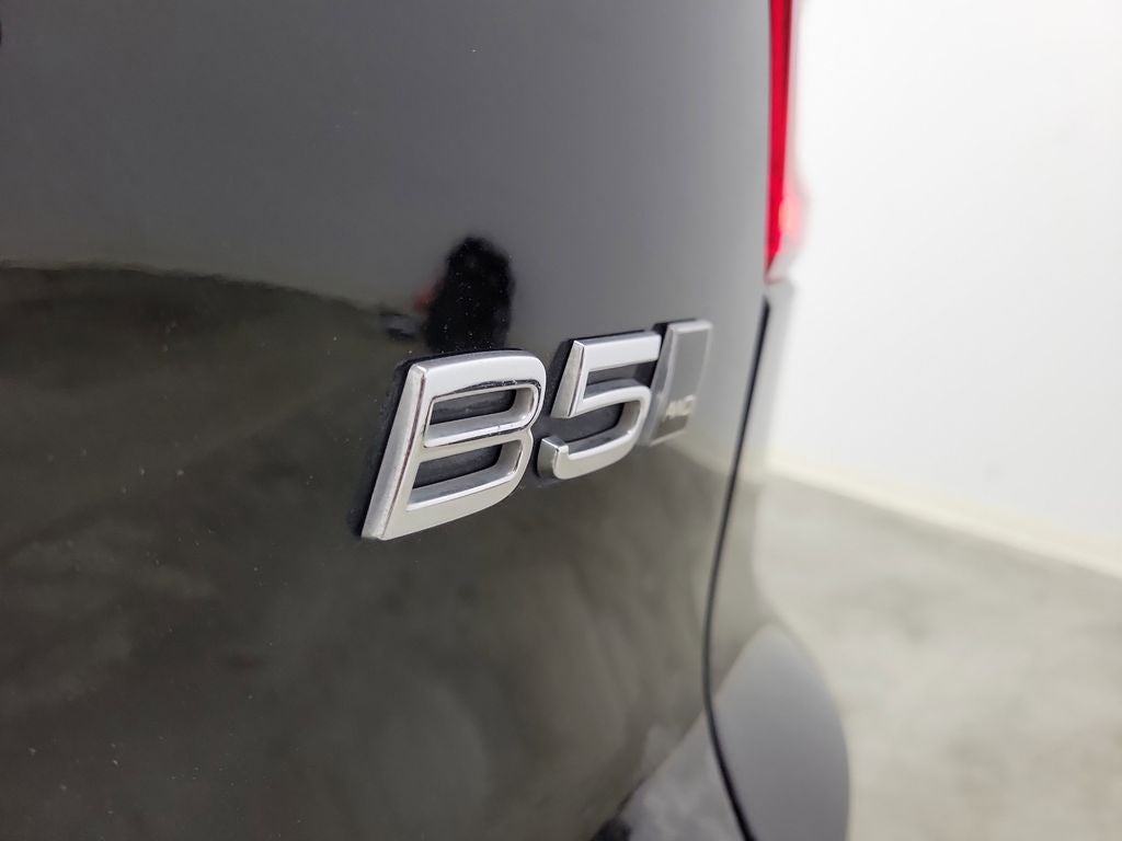 2023 Volvo XC40 B5 Plus Dark Theme