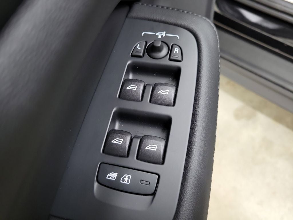 2026 Volvo V60 Cross Country B5 Plus