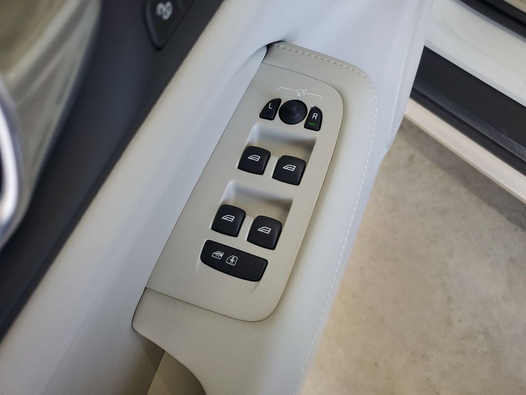 2025 Volvo V60 Cross Country AWD Ultra