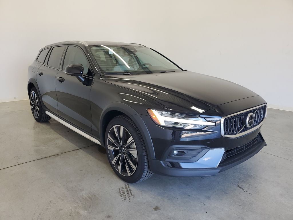 2025 Volvo V60 Cross Country AWD Ultra
