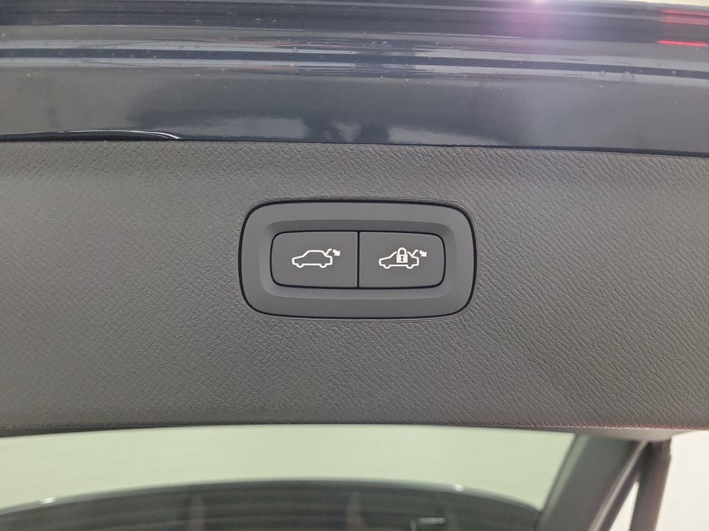 2026 Volvo XC90 B5 Plus