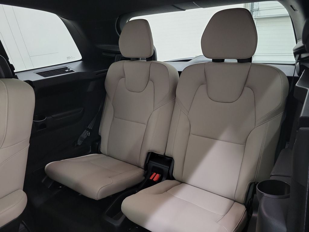 2026 Volvo XC90 B5 Plus