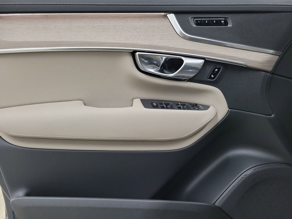 2026 Volvo XC90 B5 Plus