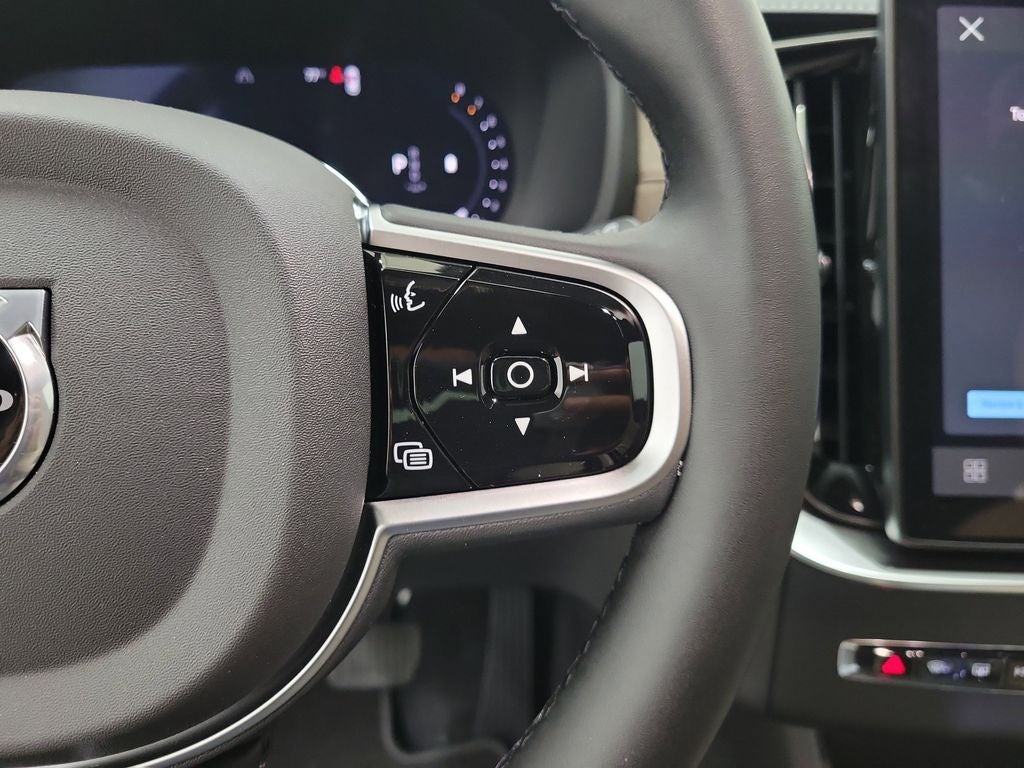 2026 Volvo XC90 B5 Plus