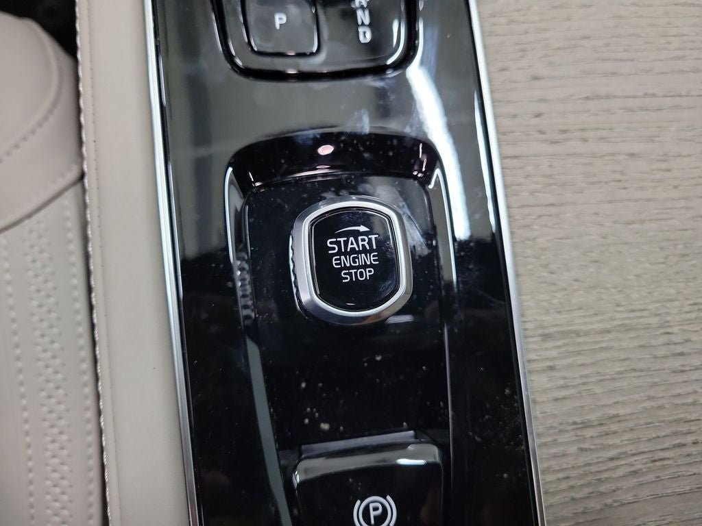 2026 Volvo XC90 B5 Plus