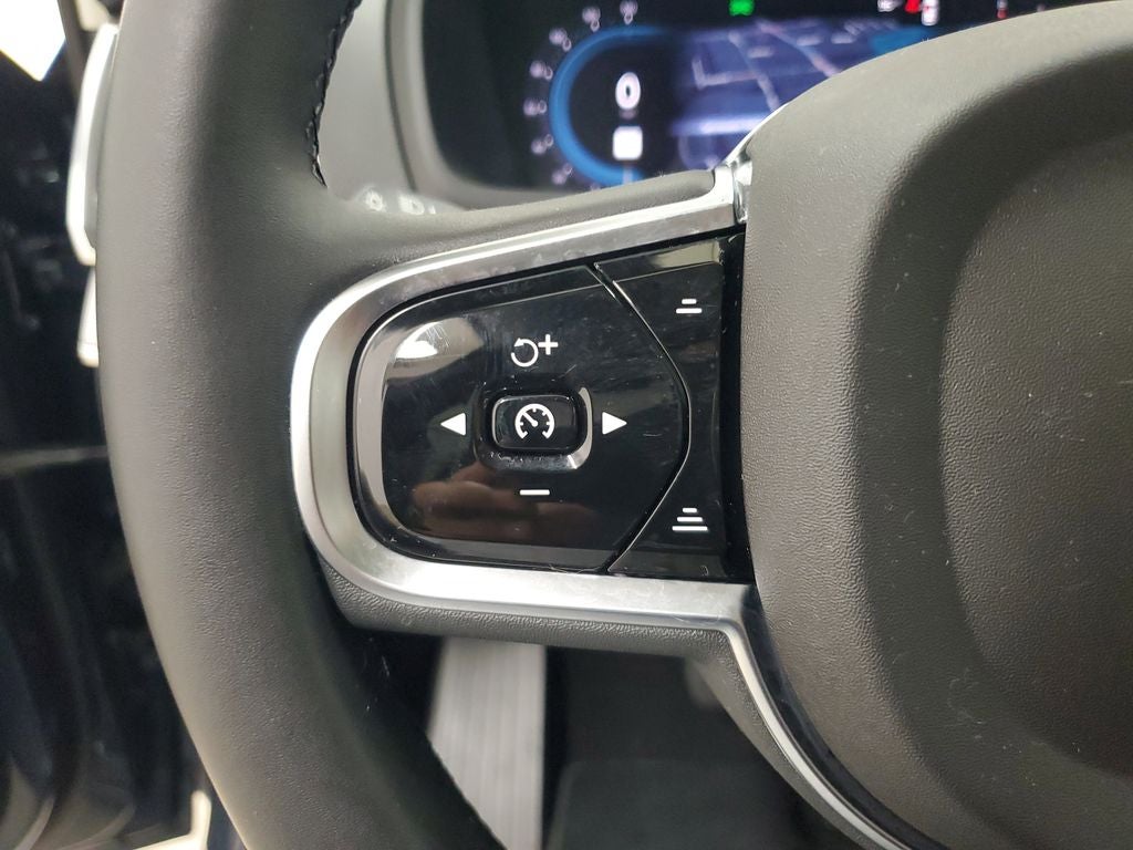 2025 Volvo XC90 B5 Core