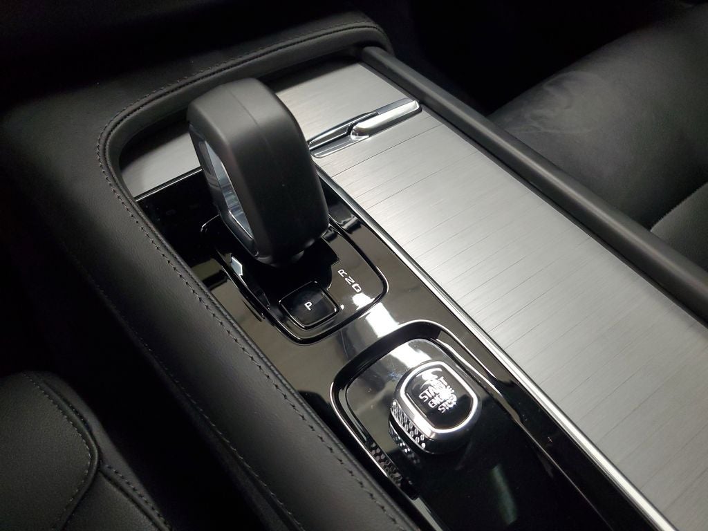 2025 Volvo XC90 B5 Core