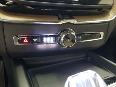 2026 Volvo XC60 B5 Plus