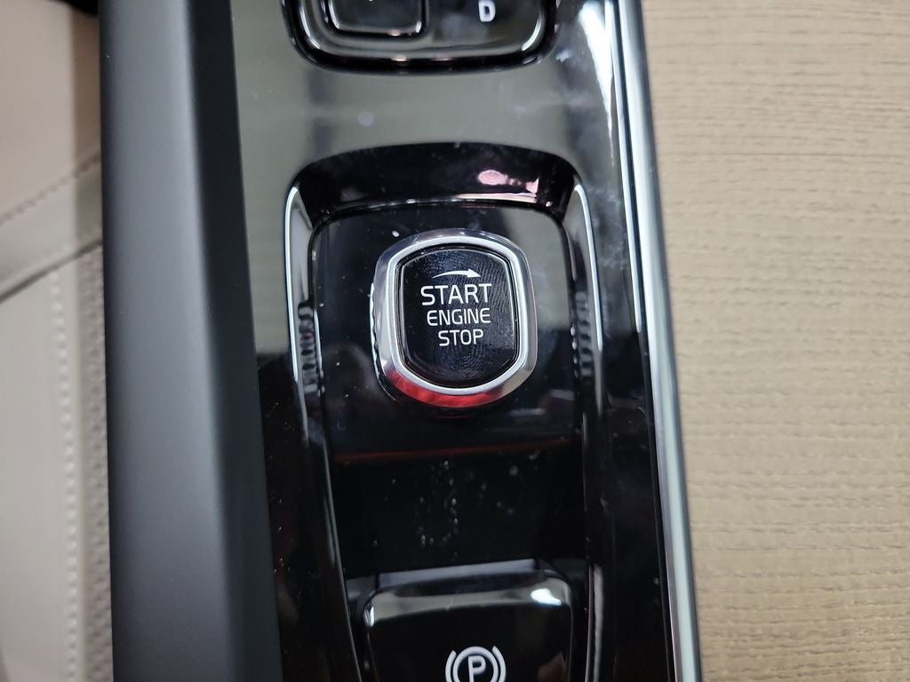 2026 Volvo XC60 B5 Plus