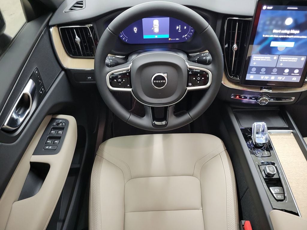 2026 Volvo XC60 B5 Plus